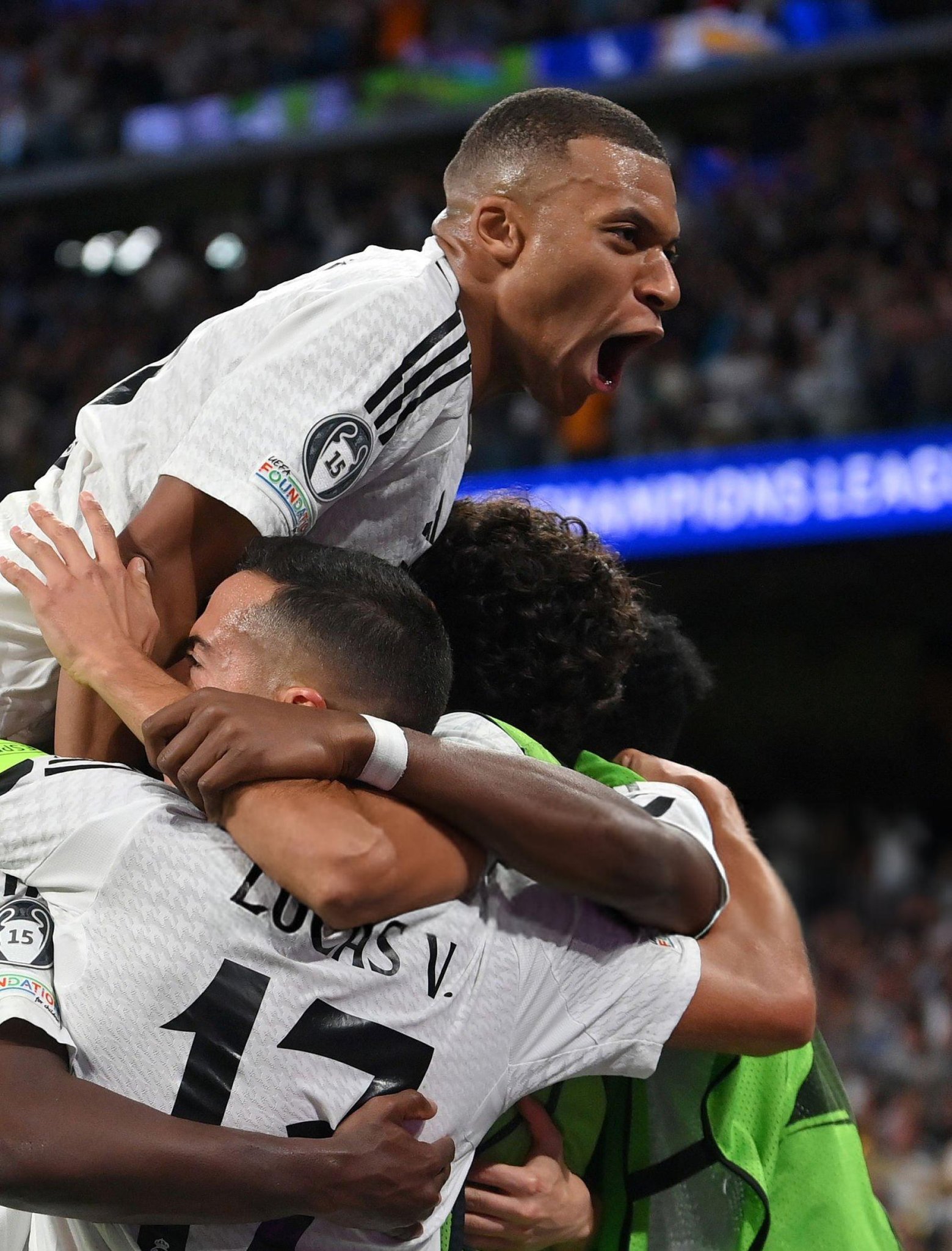 博鱼体育入口-欧预赛赛场强强对话，竞争激烈引人入胜  第2张